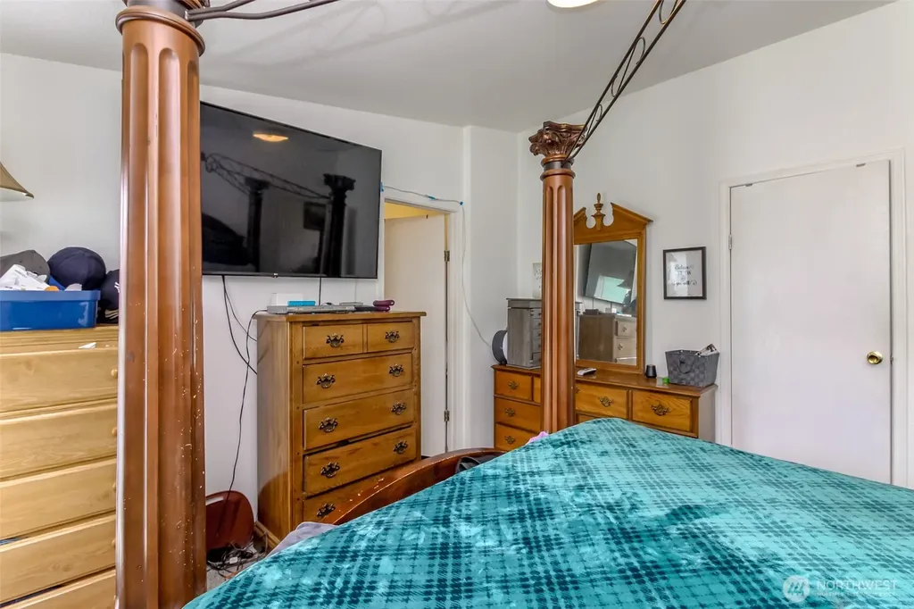 8216 19th Avenue E Tacoma WA 98404