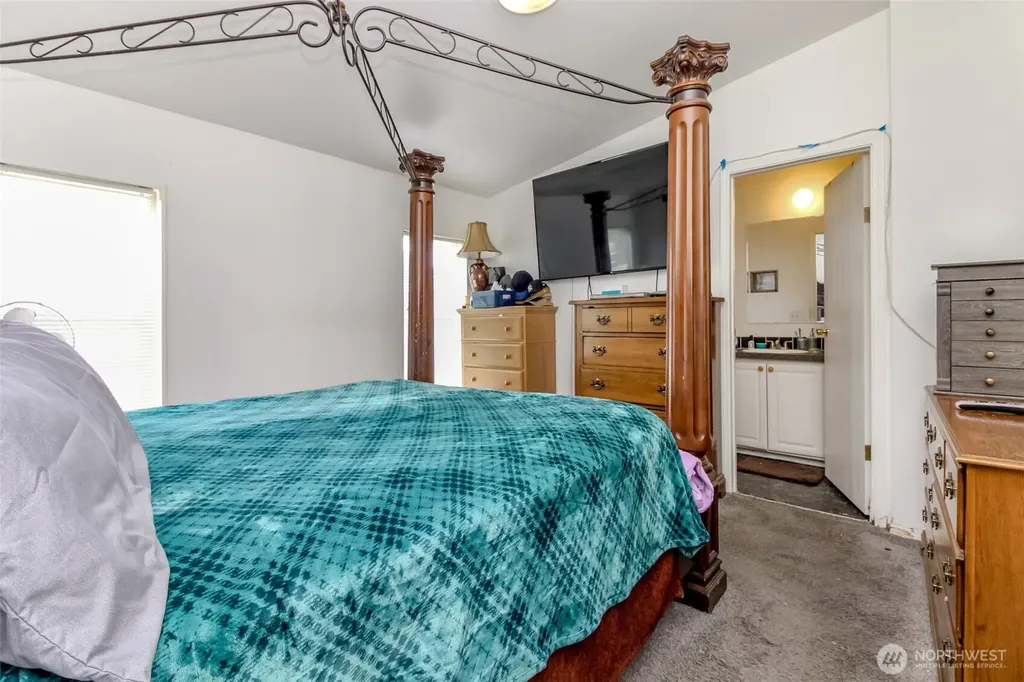 8216 19th Avenue E Tacoma WA 98404