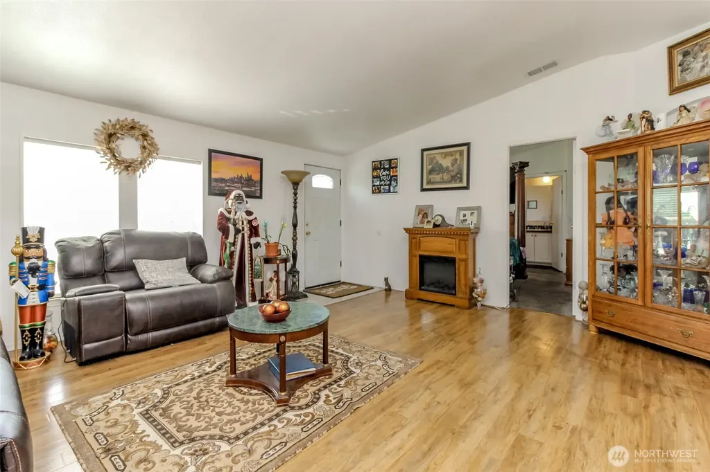 8216 19th Avenue E Tacoma WA 98404