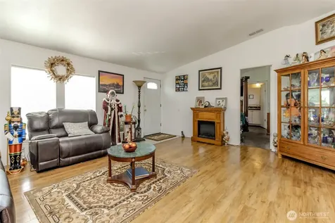 8216 19th Avenue E Tacoma WA 98404