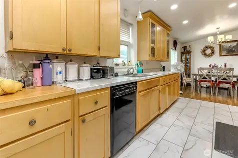 8216 19th Avenue E Tacoma WA 98404