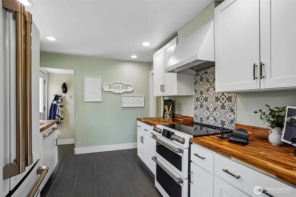 4323 15th Avenue S Seattle WA 98108