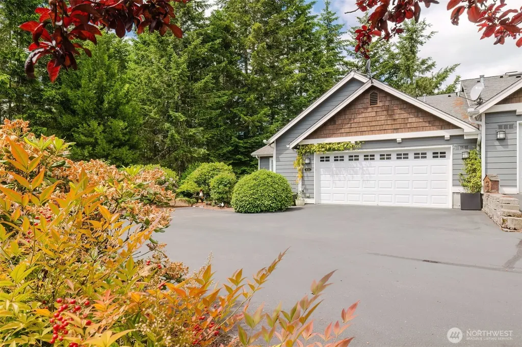 160 E Soderberg Road Allyn WA 98524