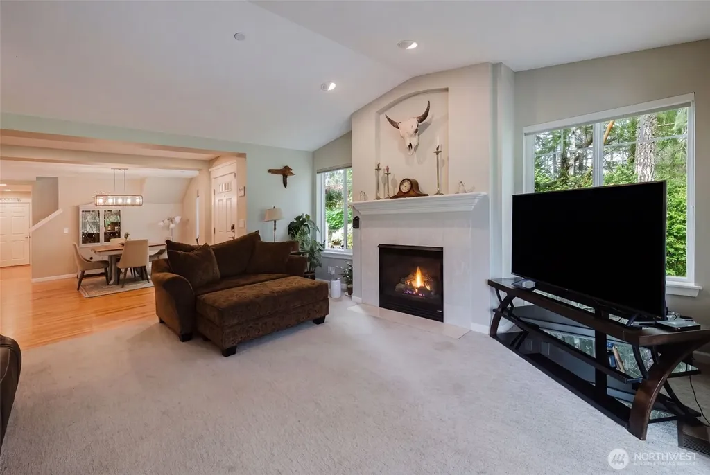 160 E Soderberg Road Allyn WA 98524