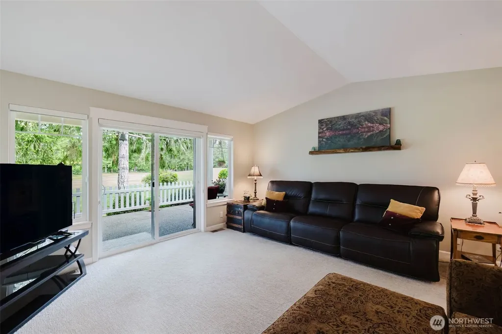 160 E Soderberg Road Allyn WA 98524