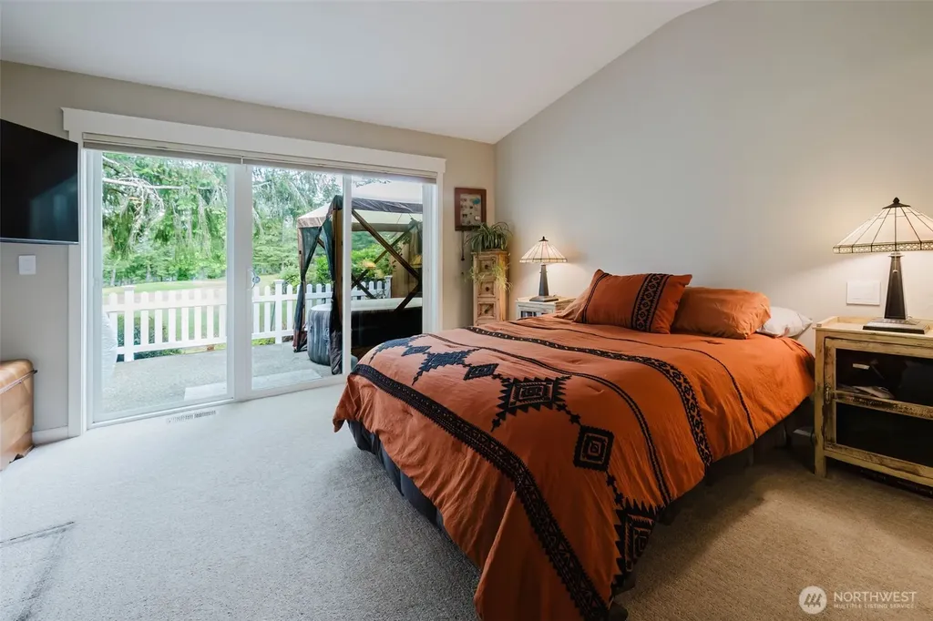 160 E Soderberg Road Allyn WA 98524