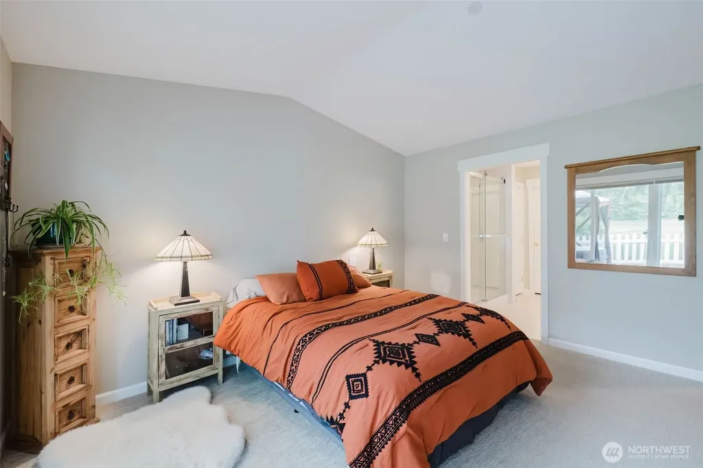 160 E Soderberg Road Allyn WA 98524