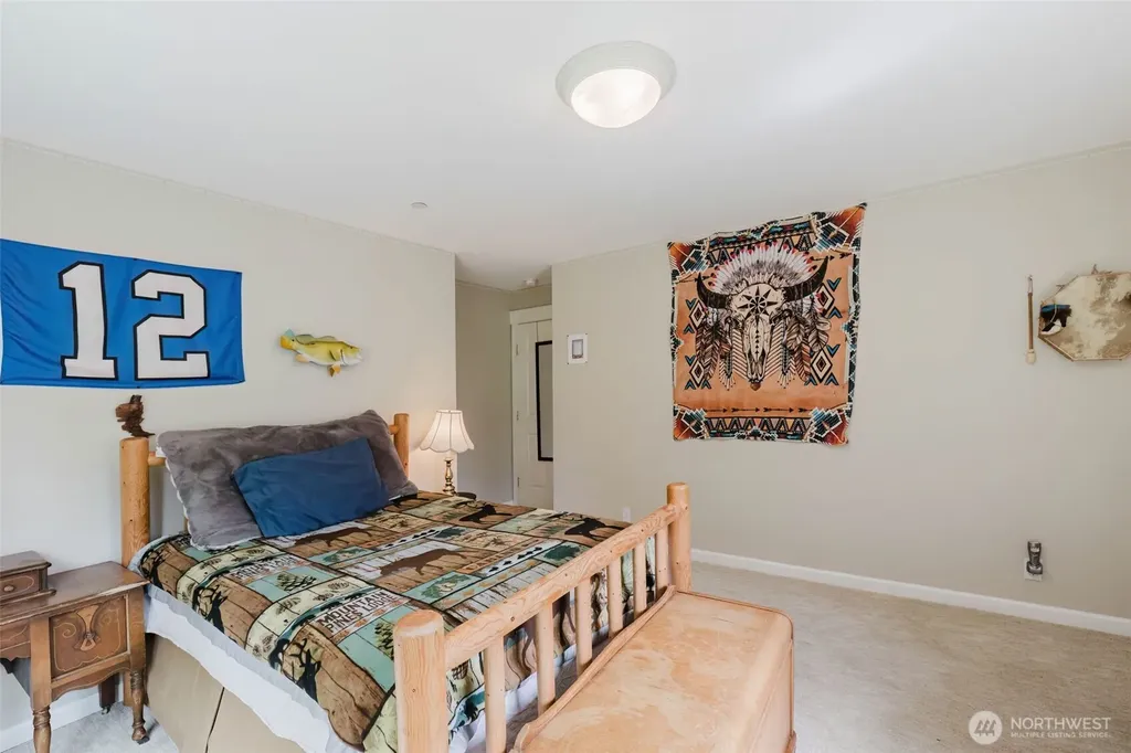160 E Soderberg Road Allyn WA 98524