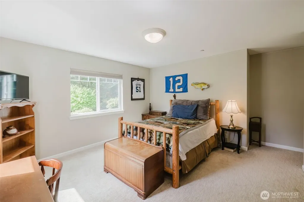 160 E Soderberg Road Allyn WA 98524