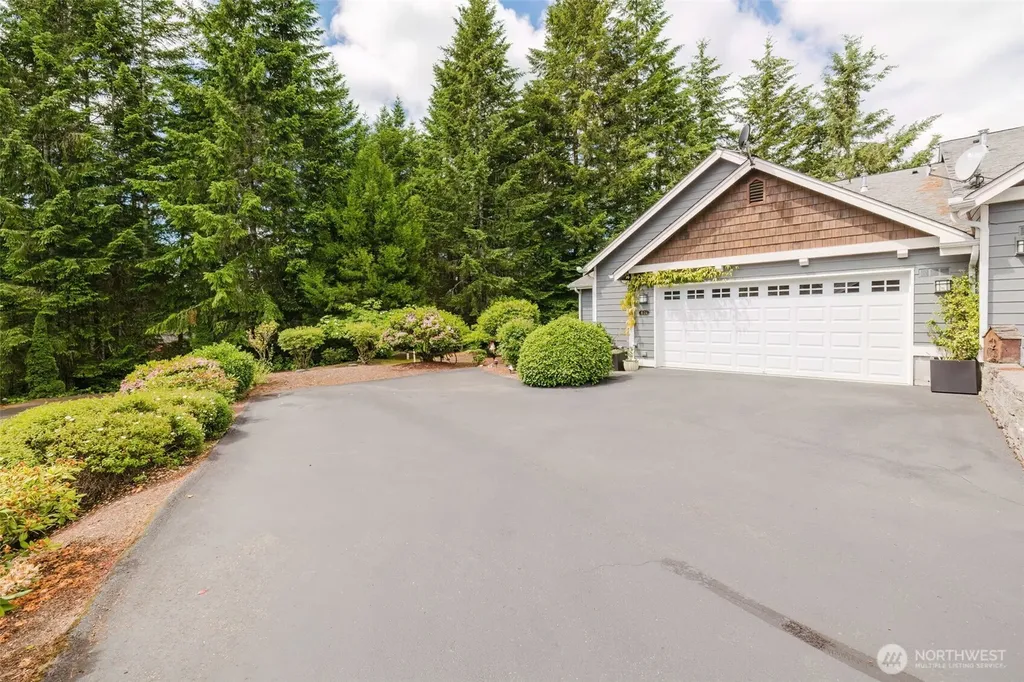 160 E Soderberg Road Allyn WA 98524