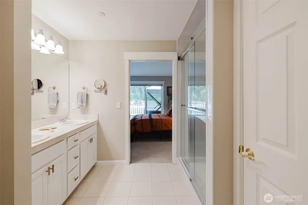 160 E Soderberg Road Allyn WA 98524