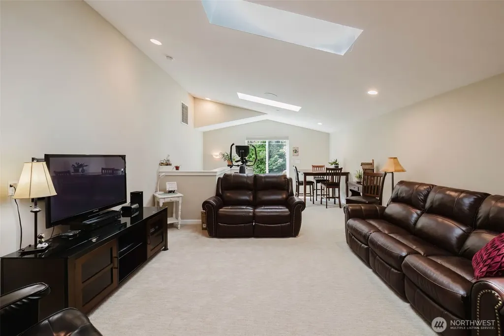 160 E Soderberg Road Allyn WA 98524