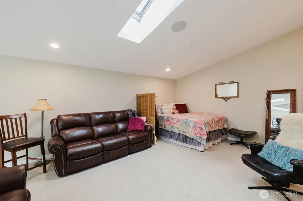 160 E Soderberg Road Allyn WA 98524