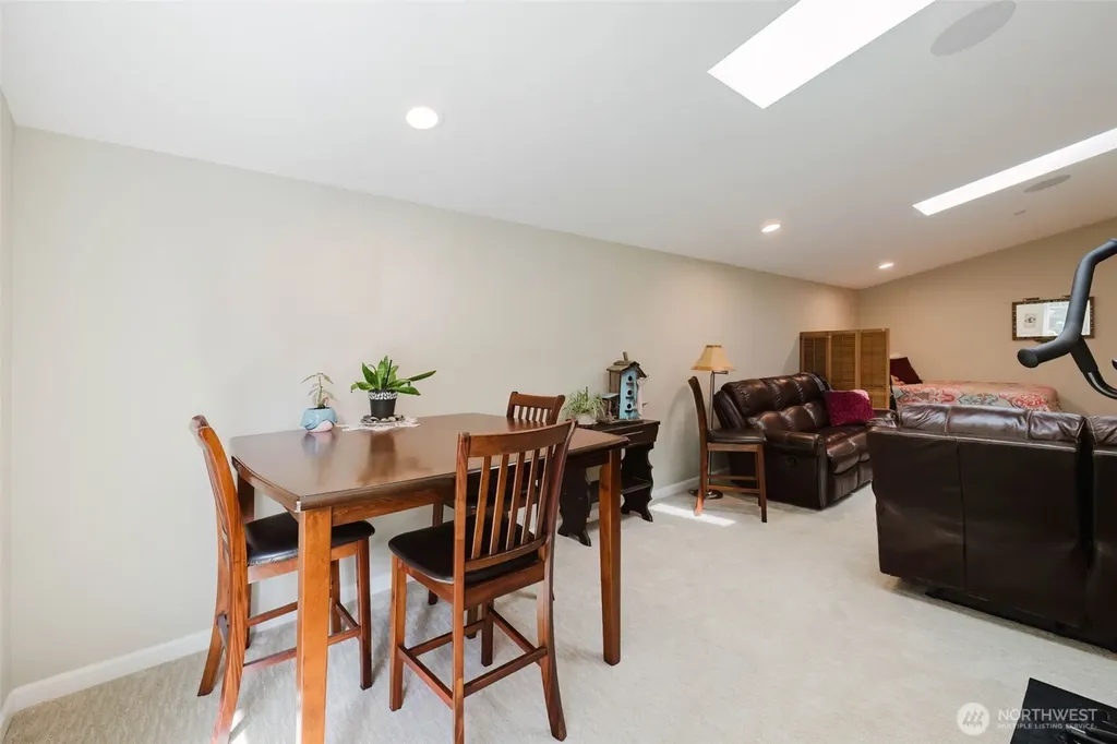 160 E Soderberg Road Allyn WA 98524