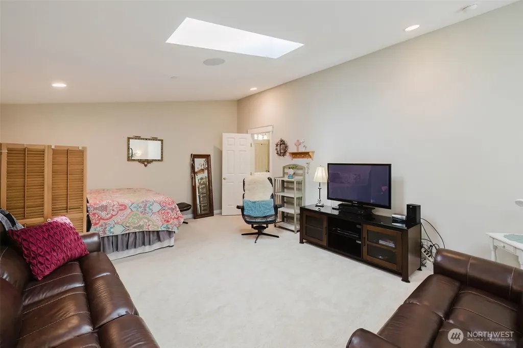 160 E Soderberg Road Allyn WA 98524