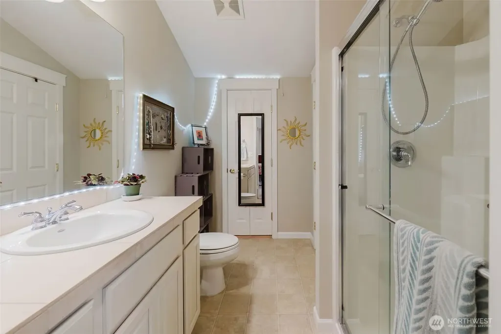 160 E Soderberg Road Allyn WA 98524