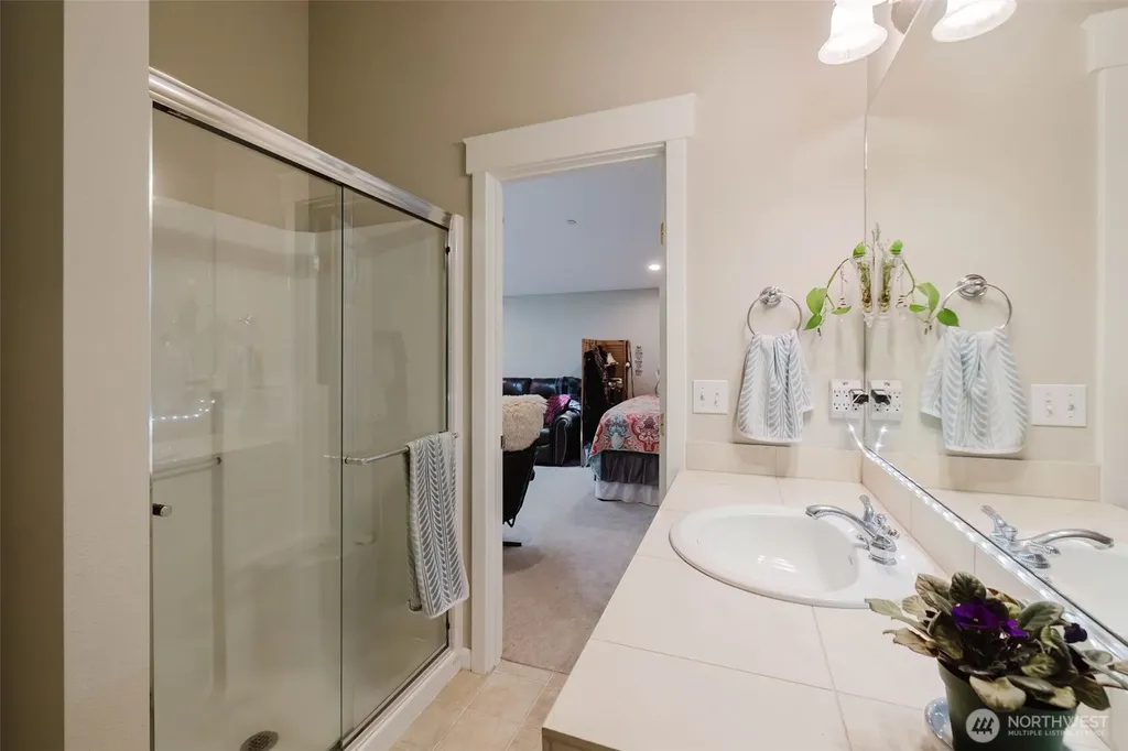 160 E Soderberg Road Allyn WA 98524