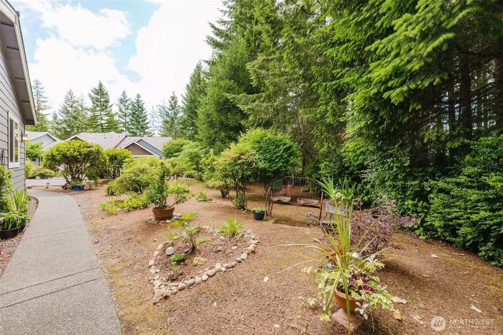 160 E Soderberg Road Allyn WA 98524