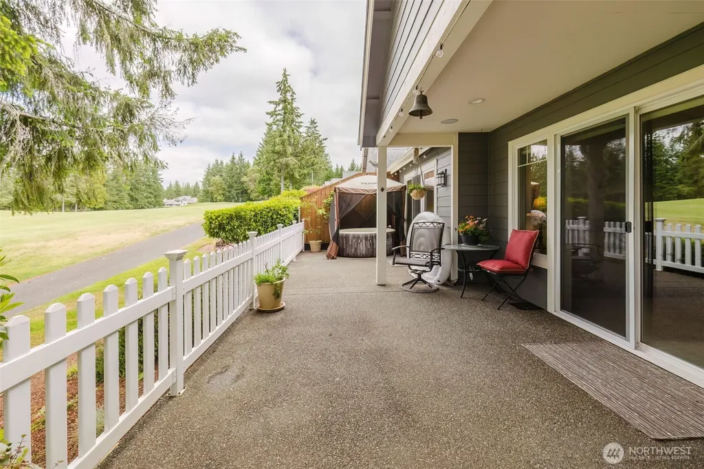 160 E Soderberg Road Allyn WA 98524