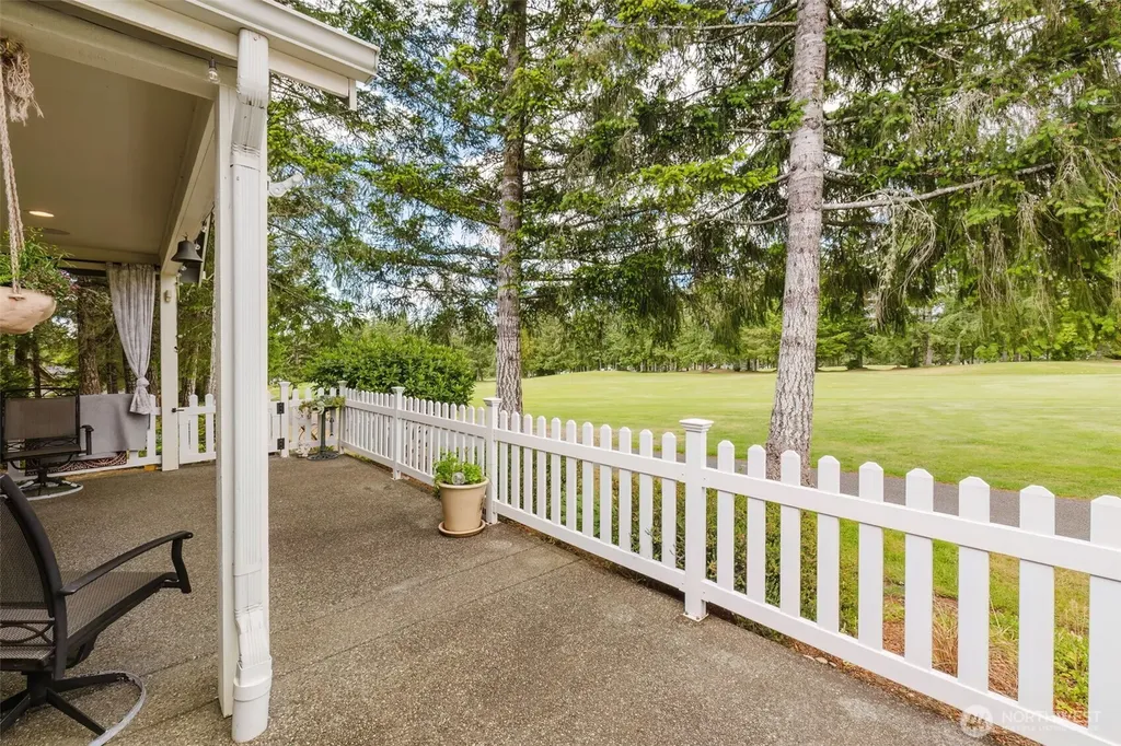 160 E Soderberg Road Allyn WA 98524
