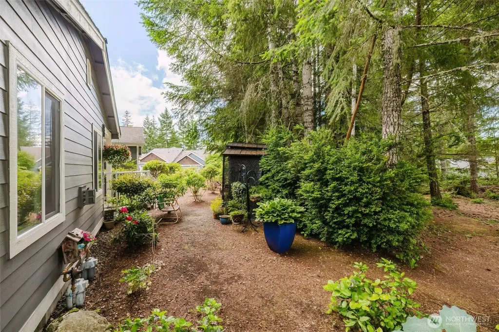 160 E Soderberg Road Allyn WA 98524