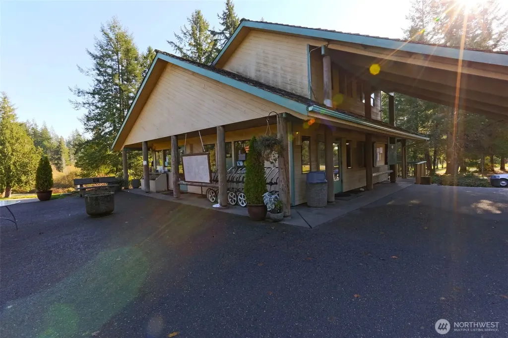 160 E Soderberg Road Allyn WA 98524