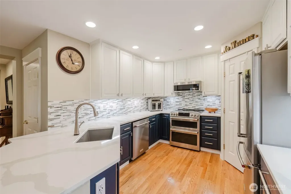 160 E Soderberg Road Allyn WA 98524