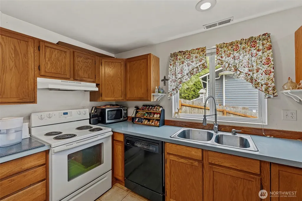 794 West Road Sedro Woolley WA 98284