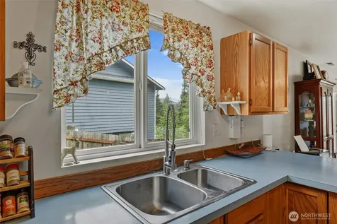 794 West Road Sedro Woolley WA 98284