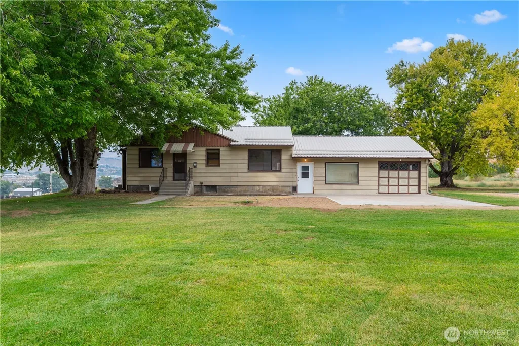 1550 Pear Lane Rock Island WA 98850