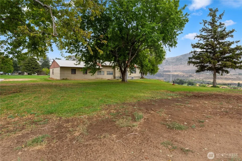 1550 Pear Lane Rock Island WA 98850