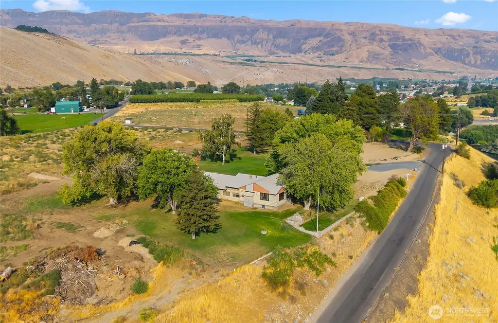 1550 Pear Lane Rock Island WA 98850