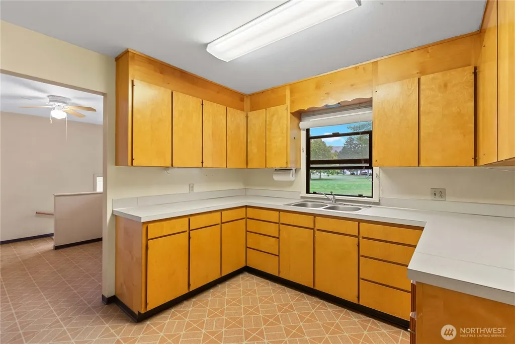 1550 Pear Lane Rock Island WA 98850