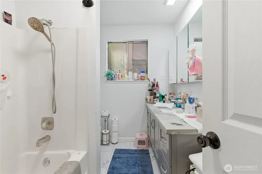 3824 23rd Avenue SW Seattle WA 98106