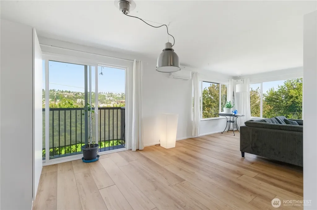 3824 23rd Avenue SW Seattle WA 98106