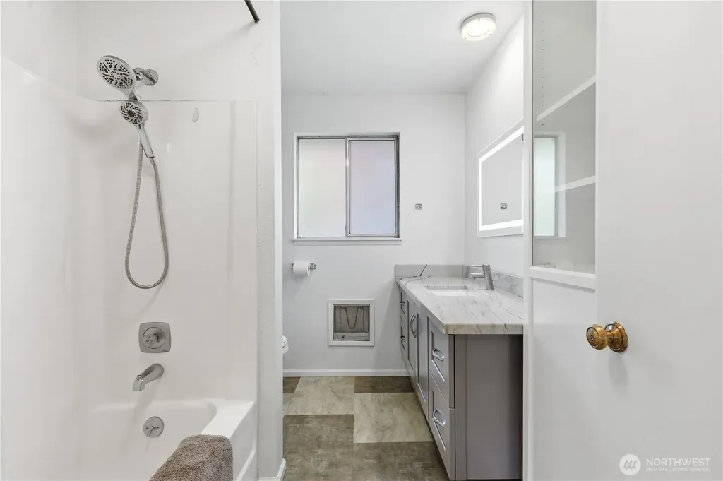 3824 23rd Avenue SW Seattle WA 98106