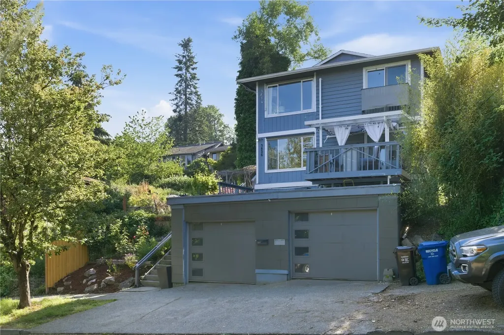 3824 23rd Avenue SW Seattle WA 98106