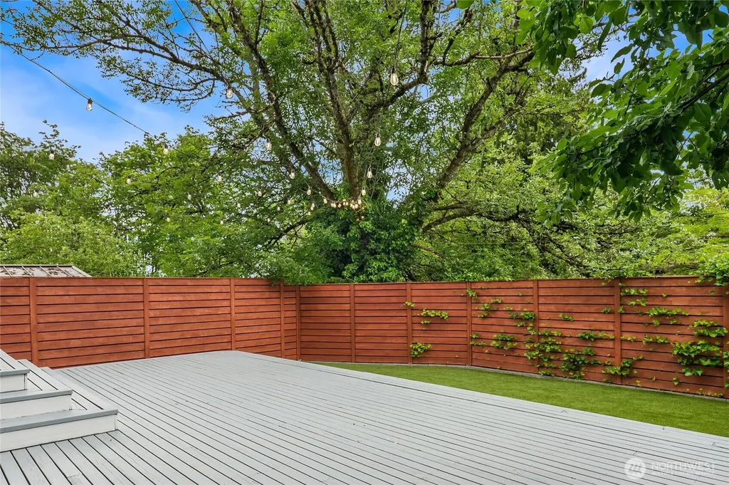 8826 41st Street S Seattle WA 98118