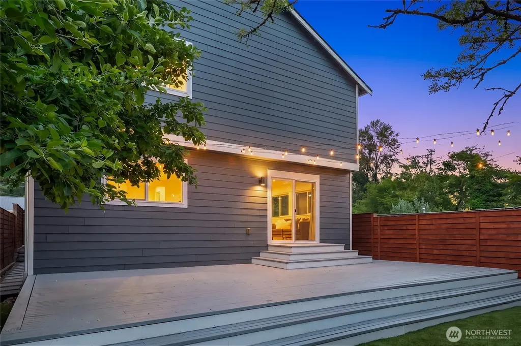 8826 41st Street S Seattle WA 98118