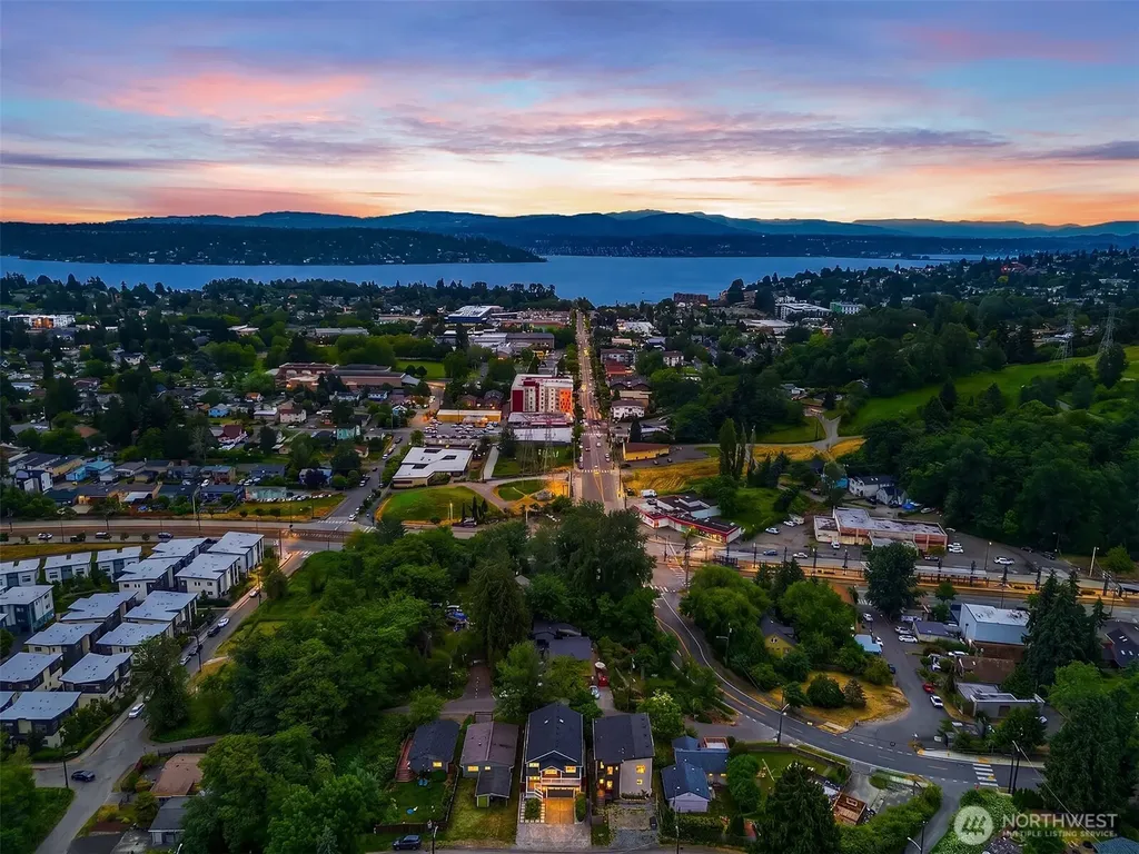 8826 41st Street S Seattle WA 98118