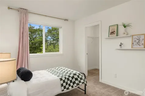 8826 41st Street S Seattle WA 98118