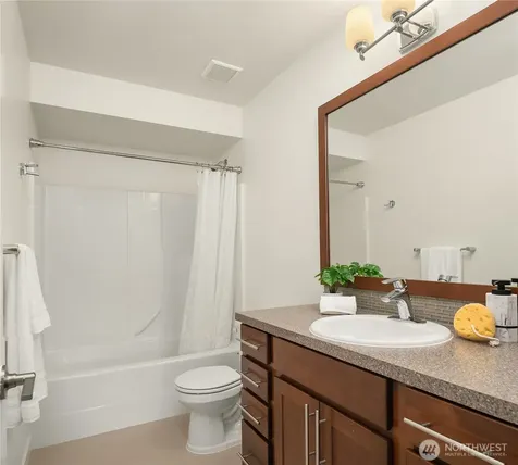 8826 41st Street S Seattle WA 98118