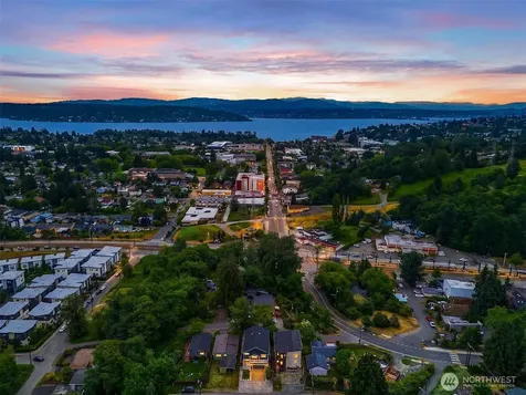 8826 41st Street S Seattle WA 98118