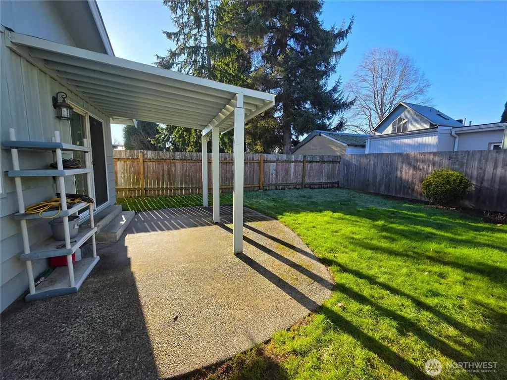 606 8th Street NW Puyallup WA 98371