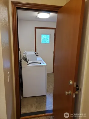 606 8th Street NW Puyallup WA 98371