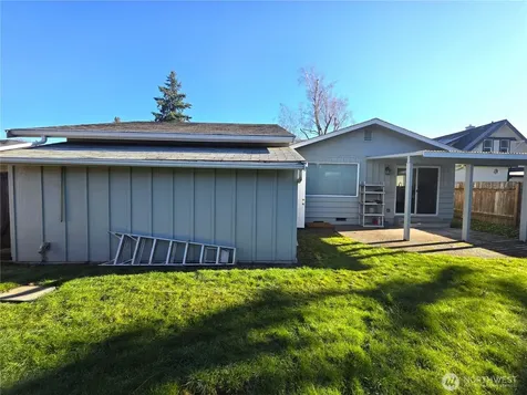 606 8th Street NW Puyallup WA 98371
