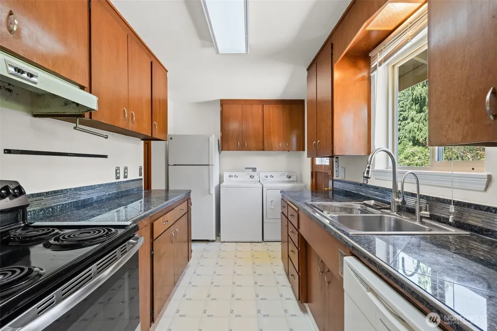 18314 44th Avenue S Seatac WA 98188
