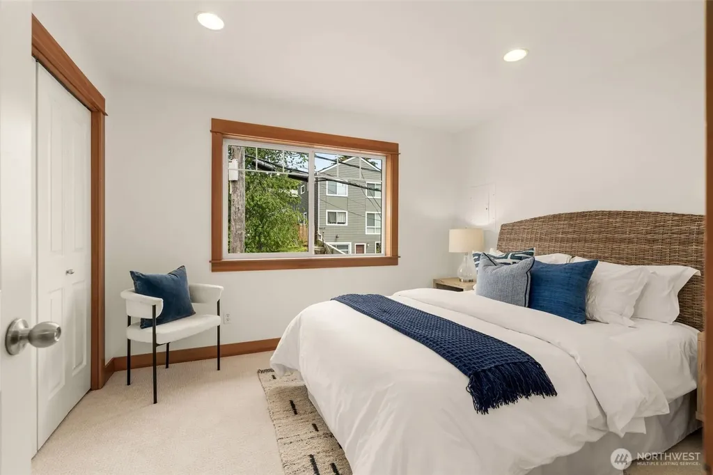 9121 23rd Avenue NE Seattle WA 98115
