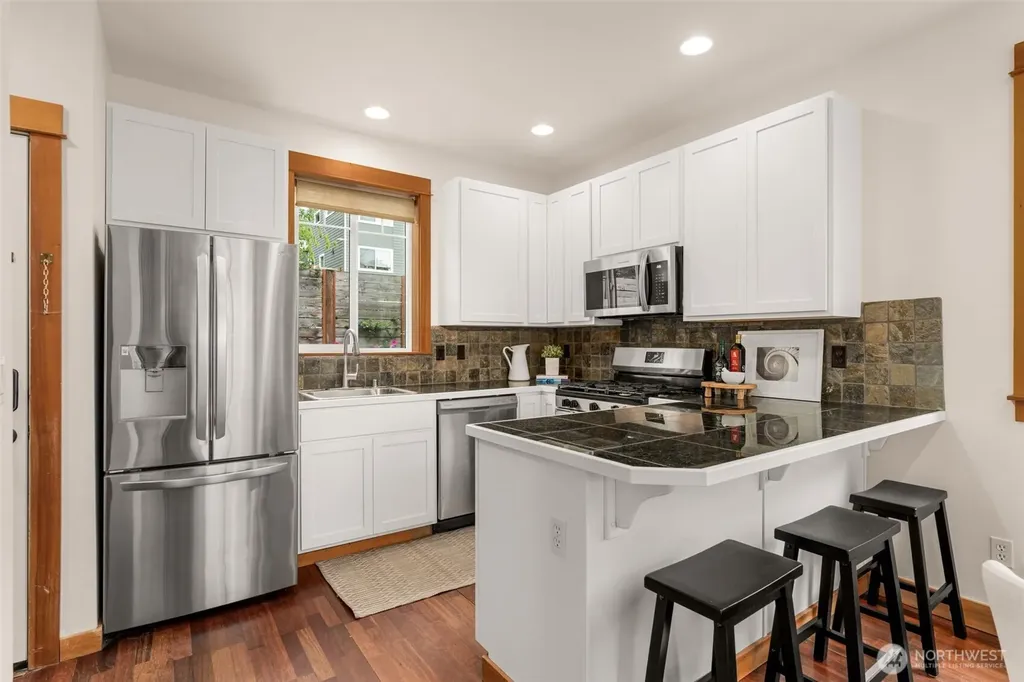 9121 23rd Avenue NE Seattle WA 98115