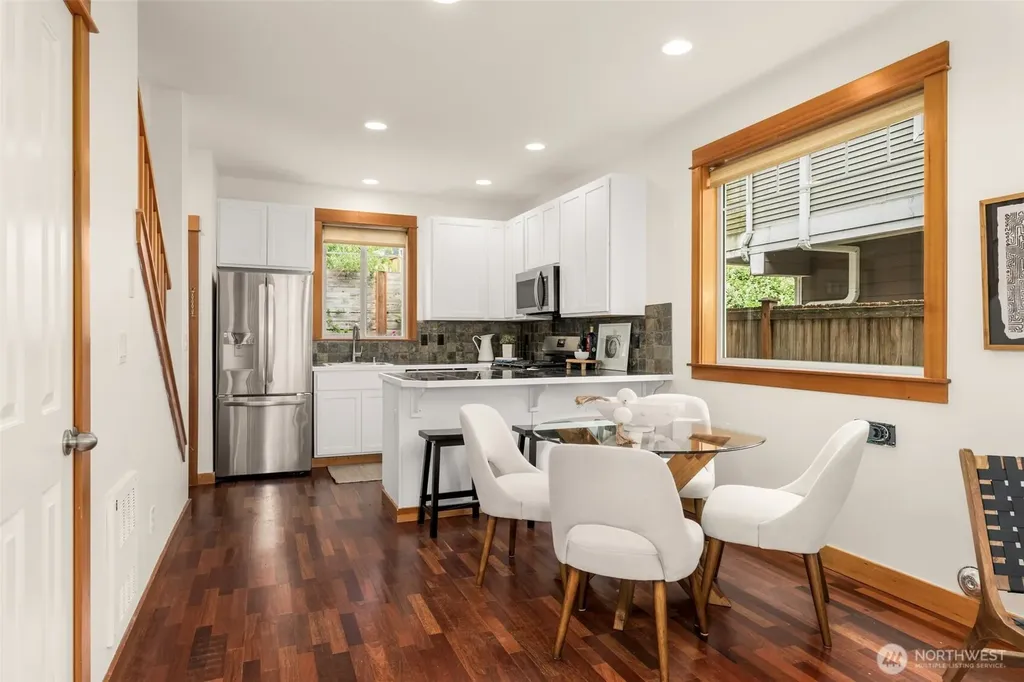 9121 23rd Avenue NE Seattle WA 98115